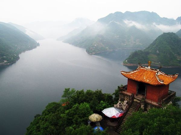 盘点湘鄂西土家族向王故事 ——审读湘鄂西地方志札记