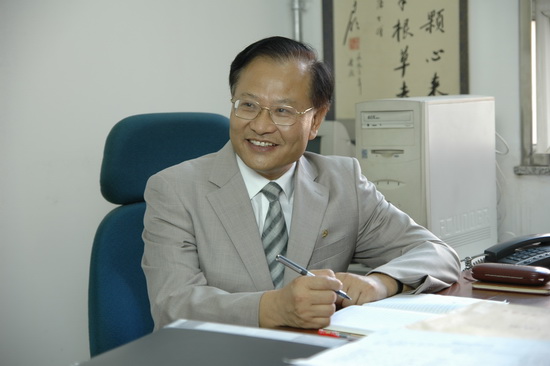 李金初 ：人生中心教育托起希望之重
