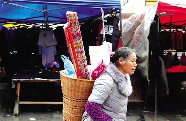 土家人背篓里的年货